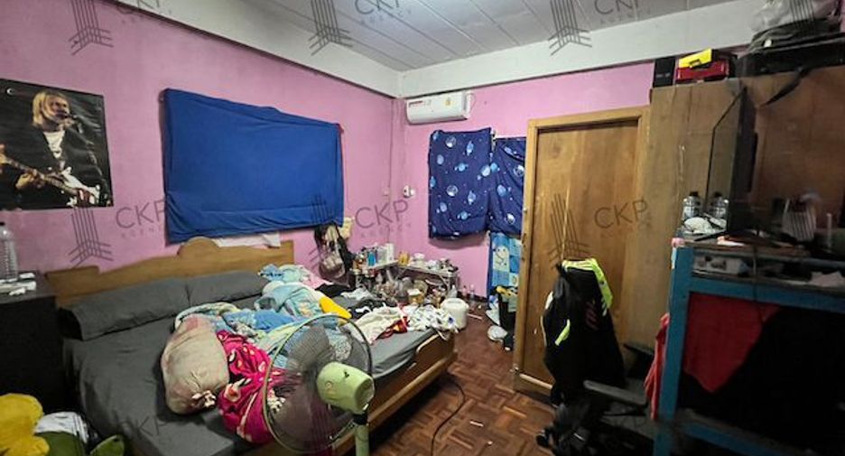 For sale 4 bedrooms townhouse in Thung Khru, Bangkok
