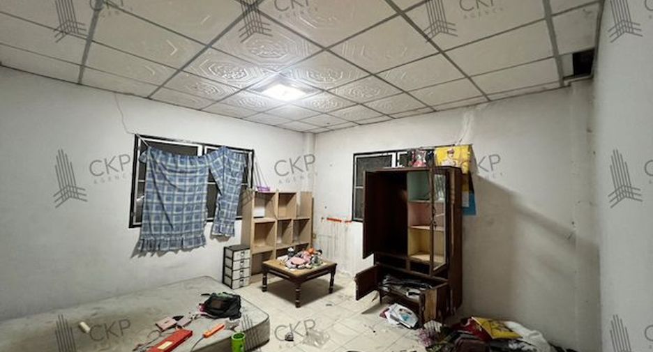 For sale 4 bedrooms townhouse in Thung Khru, Bangkok