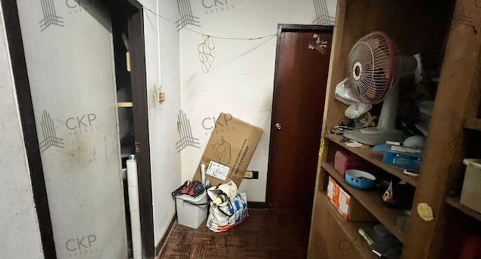 For sale 4 bedrooms townhouse in Thung Khru, Bangkok
