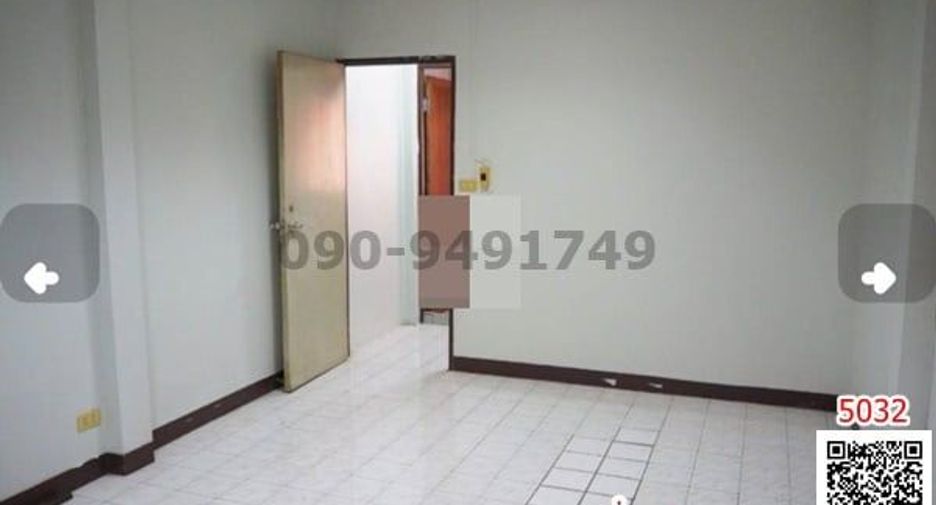 For rent 4 bedrooms retail Space in Khlong San, Bangkok