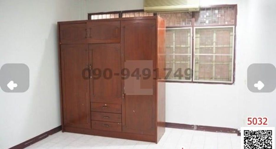 For rent 4 bedrooms retail Space in Khlong San, Bangkok