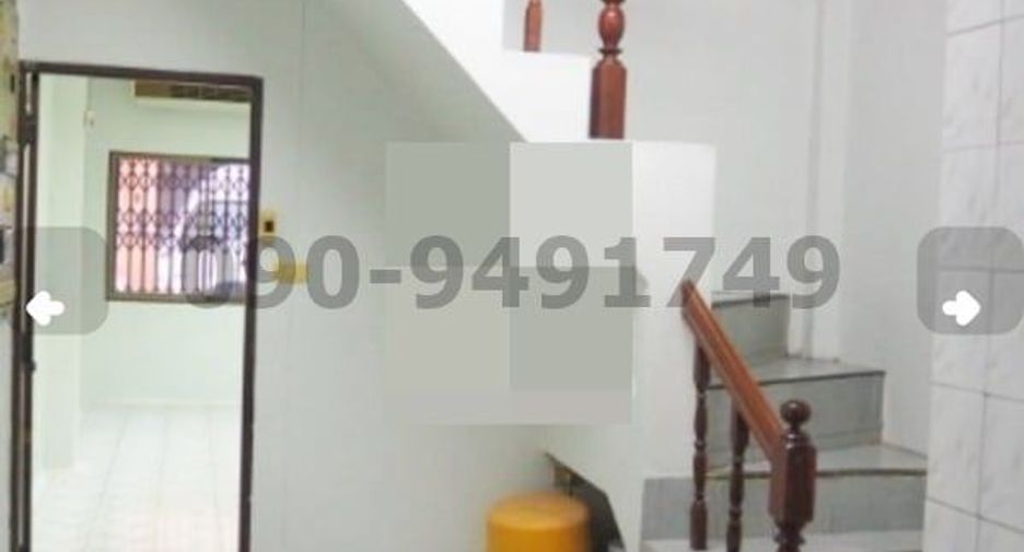 For rent 4 bedrooms retail Space in Khlong San, Bangkok
