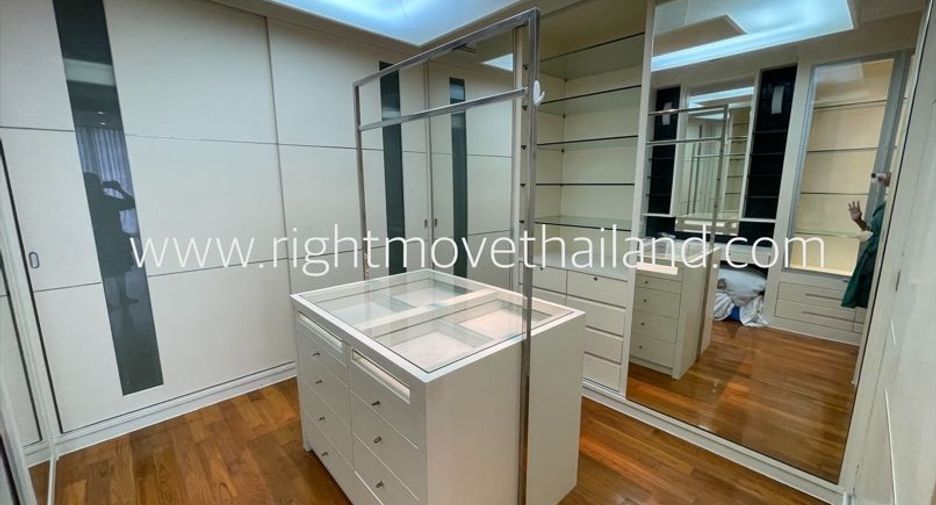ขาย 3 ห้องนอน คอนโด ใน คลองเตย, กรุงเทพฯ