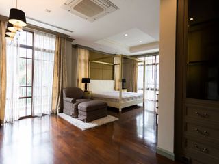 For rent 4 bedrooms house in Watthana, Bangkok