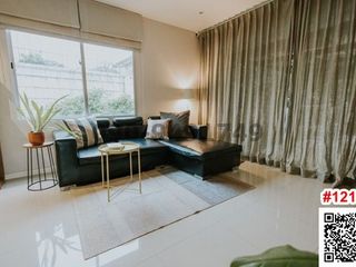 For rent 3 bedrooms townhouse in Bang Khun Thian, Bangkok