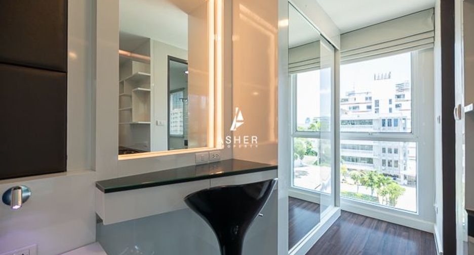 À louer 3 chambres condo à Khlong Toei, Bangkok