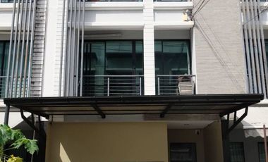 出售 3 卧室 联排别墅 在 Bang Kapi, 曼谷