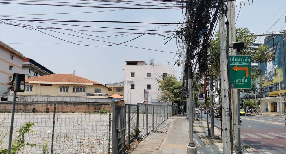 出售 4 卧室 独立屋 在 Watthana, 曼谷