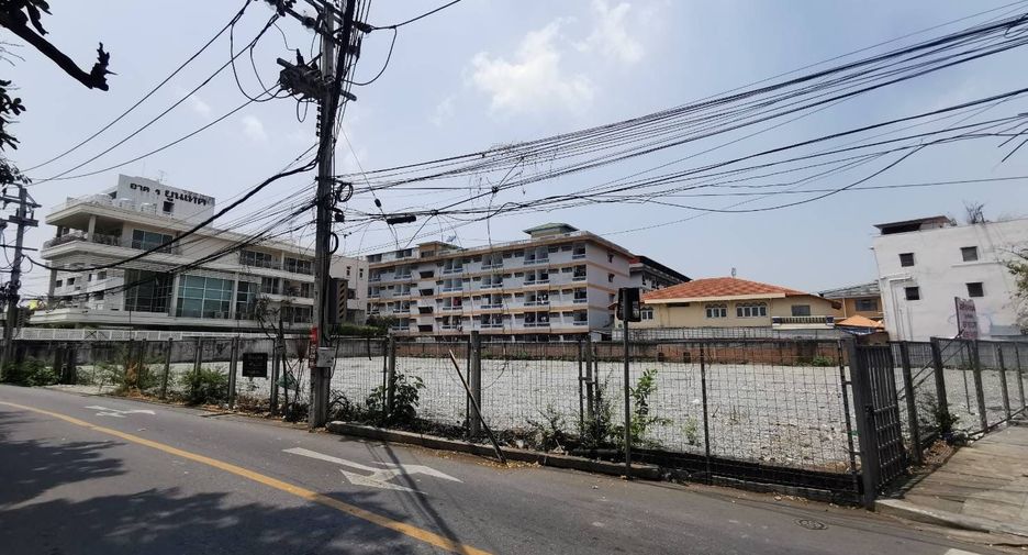 出售 4 卧室 独立屋 在 Watthana, 曼谷
