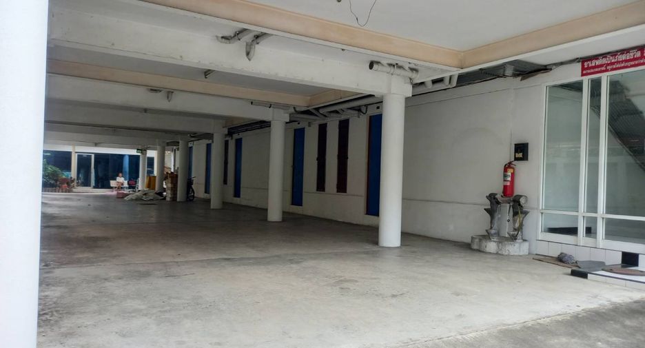 For sale 49 bedrooms apartment in Bang Kapi, Bangkok
