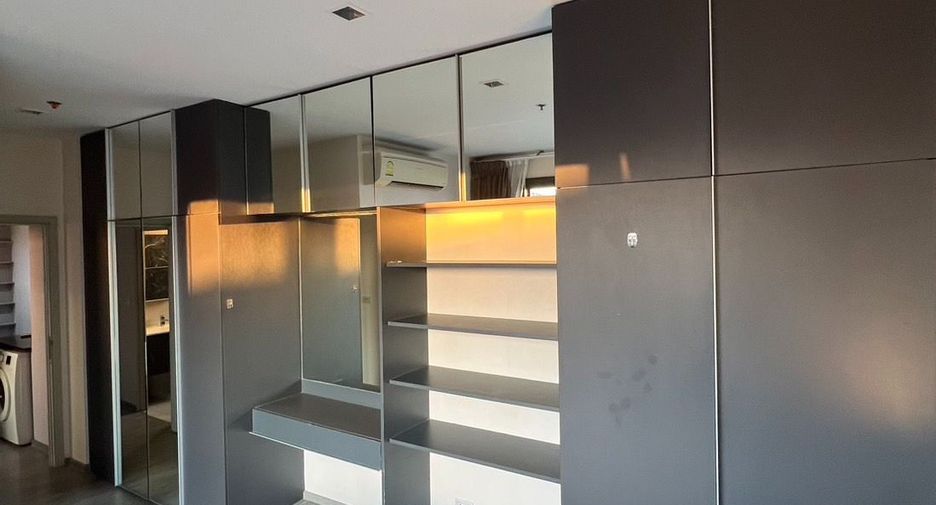 For rent 2 bedrooms condo in Khlong San, Bangkok