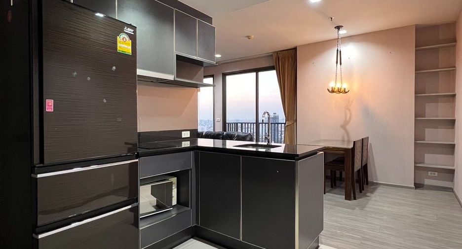 For rent 2 bedrooms condo in Khlong San, Bangkok
