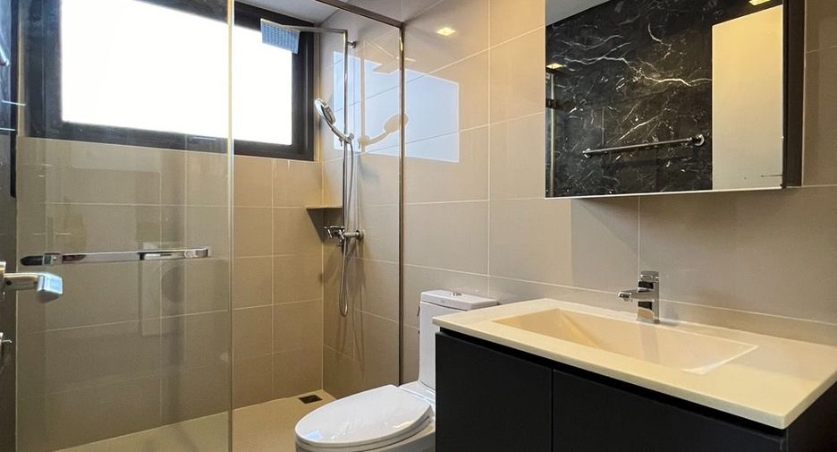 For rent 2 bedrooms condo in Khlong San, Bangkok