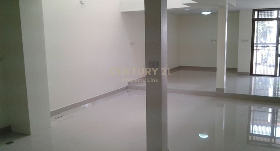 For rent and for sale 3 bedrooms townhouse in Chatuchak, Bangkok