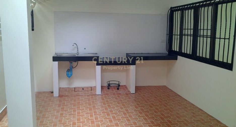 For rent and for sale 3 bedrooms townhouse in Chatuchak, Bangkok