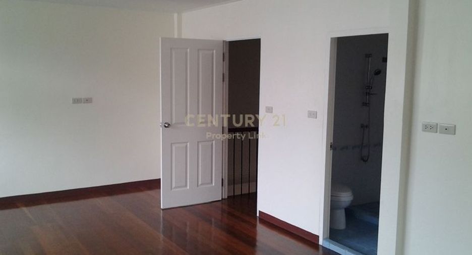 For rent and for sale 3 bedrooms townhouse in Chatuchak, Bangkok