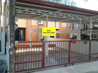 Casa adosada en alquiler y en venta de 3 habitaciones en Chatuchak, Bangkok