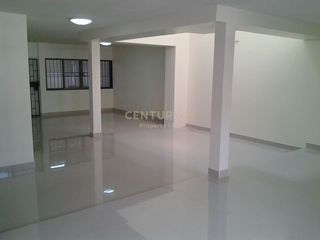 Casa adosada en alquiler y en venta de 3 habitaciones en Chatuchak, Bangkok
