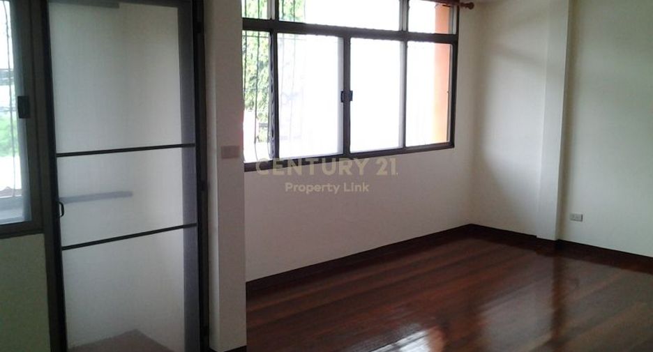 For rent and for sale 3 bed townhouse in Chatuchak, Bangkok