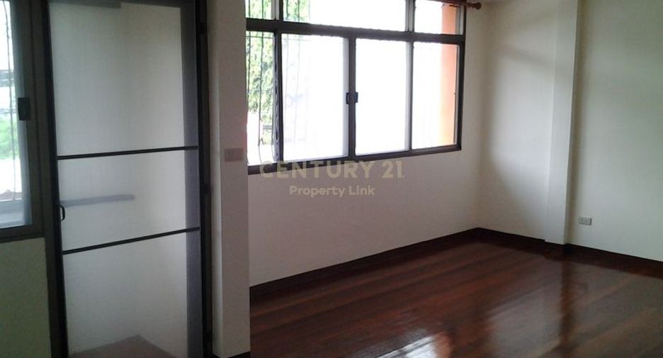 For rent and for sale 3 bedrooms townhouse in Chatuchak, Bangkok