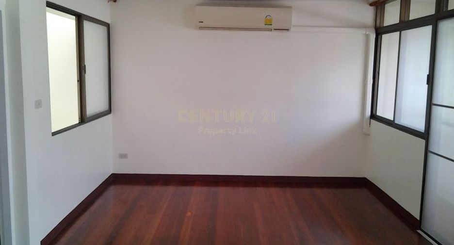 For rent and for sale 3 bedrooms townhouse in Chatuchak, Bangkok