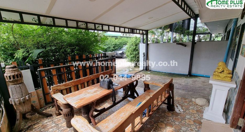 For sale 4 bedrooms townhouse in Don Mueang, Bangkok