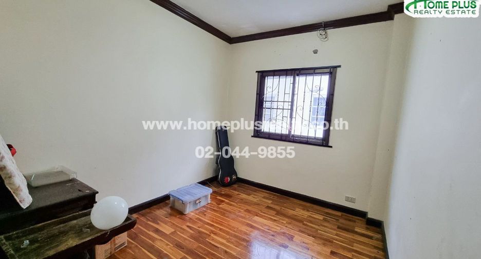 For sale 4 bedrooms townhouse in Don Mueang, Bangkok