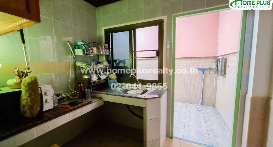 For sale 4 bedrooms townhouse in Don Mueang, Bangkok