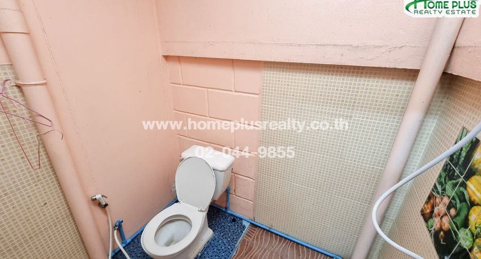 For sale 4 bedrooms townhouse in Don Mueang, Bangkok