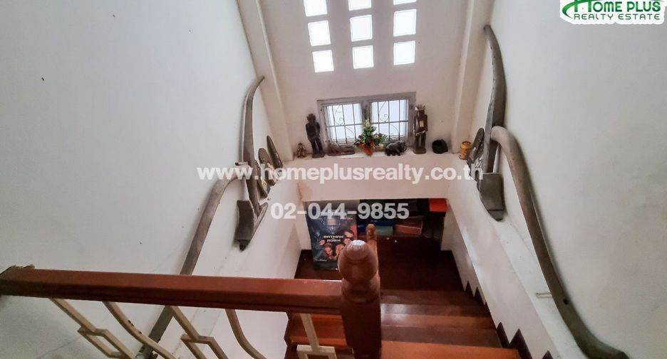 For sale 4 bedrooms townhouse in Don Mueang, Bangkok
