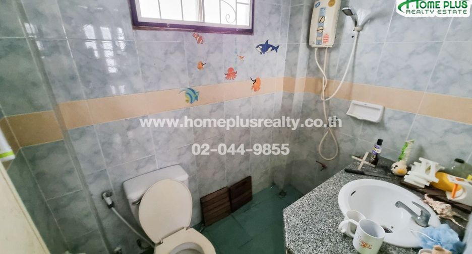 For sale 4 bedrooms townhouse in Don Mueang, Bangkok