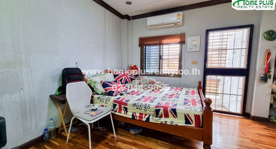 For sale 4 bedrooms townhouse in Don Mueang, Bangkok