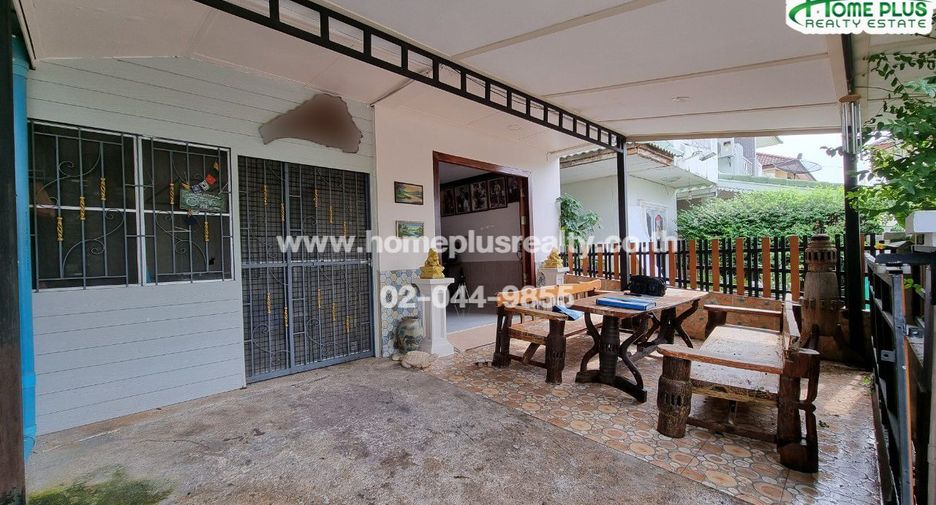 For sale 4 bedrooms townhouse in Don Mueang, Bangkok