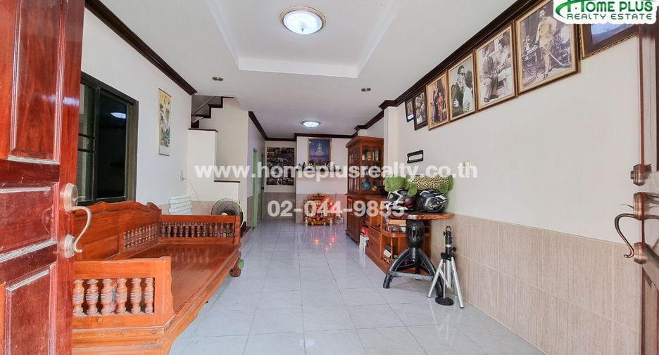 For sale 4 bedrooms townhouse in Don Mueang, Bangkok