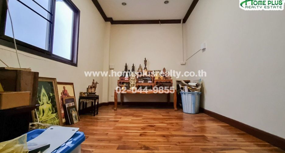 For sale 4 bedrooms townhouse in Don Mueang, Bangkok