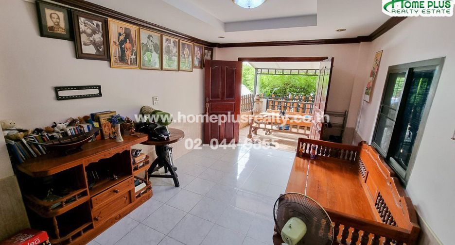 For sale 4 bedrooms townhouse in Don Mueang, Bangkok