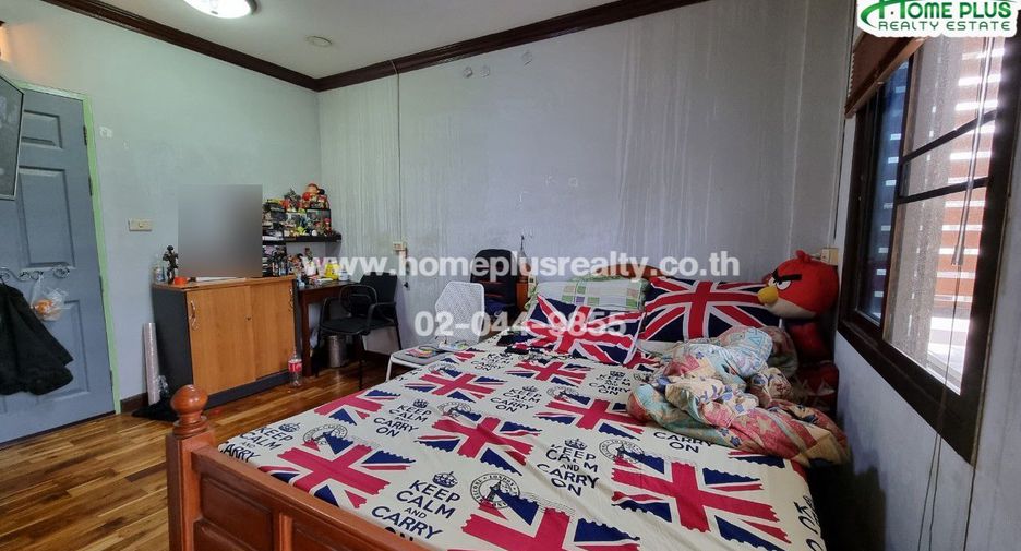 For sale 4 bedrooms townhouse in Don Mueang, Bangkok