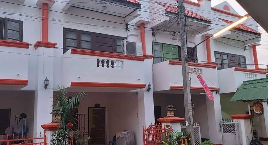 For sale 3 Beds townhouse in Mueang Chiang Mai, Chiang Mai