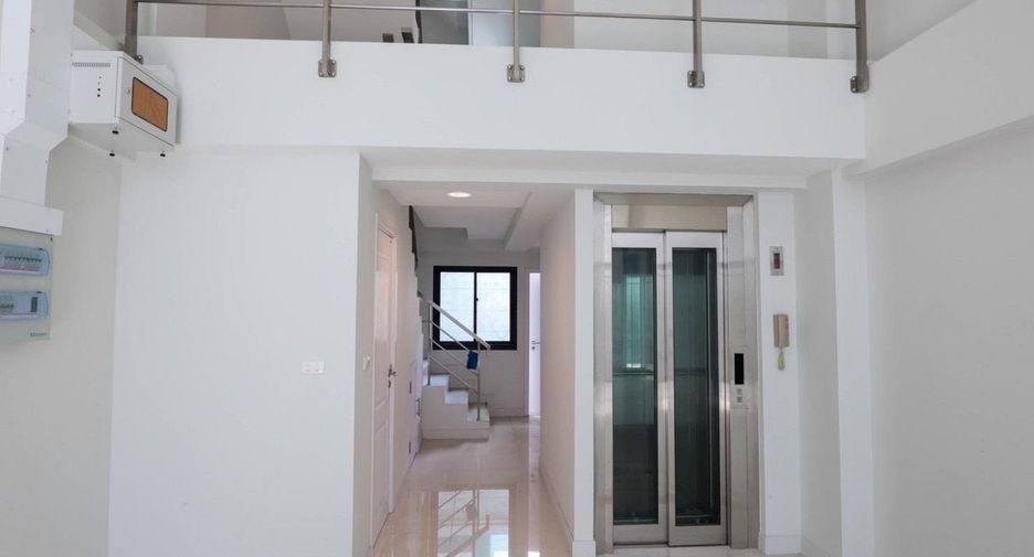 For sale 4 Beds office in Suan Luang, Bangkok