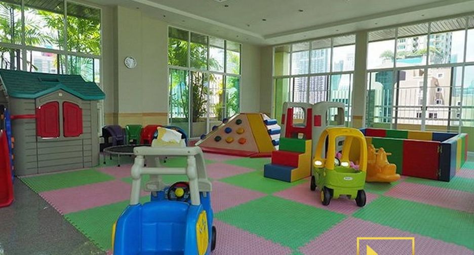 For rent 2 bedrooms apartment in Watthana, Bangkok