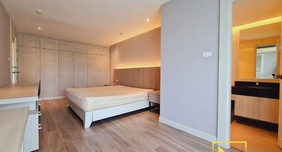 For rent 2 bedrooms apartment in Watthana, Bangkok