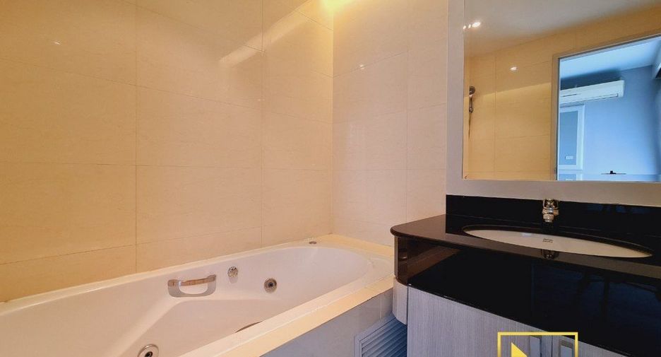 For rent 2 bedrooms apartment in Watthana, Bangkok