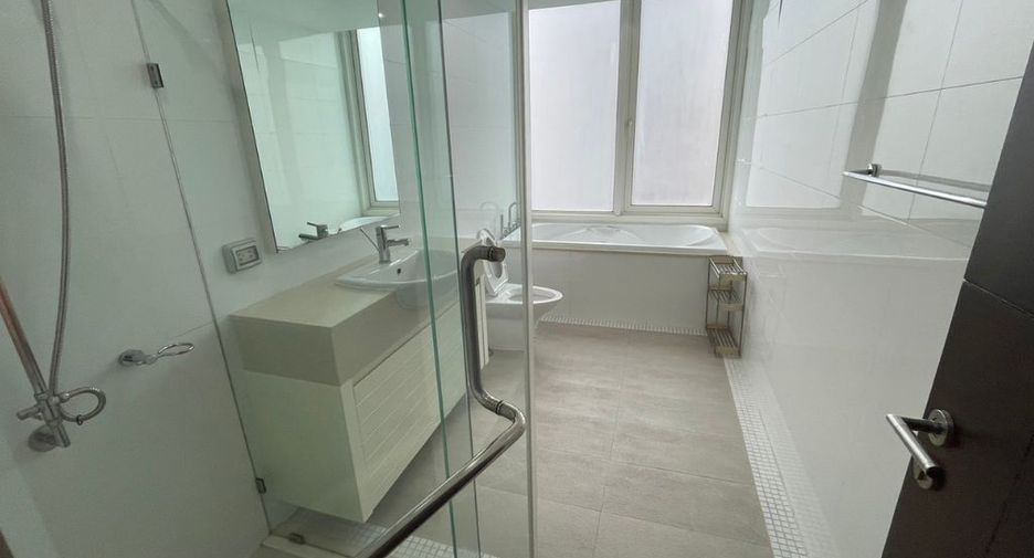 For rent and for sale 3 bedrooms condo in Khlong Toei, Bangkok