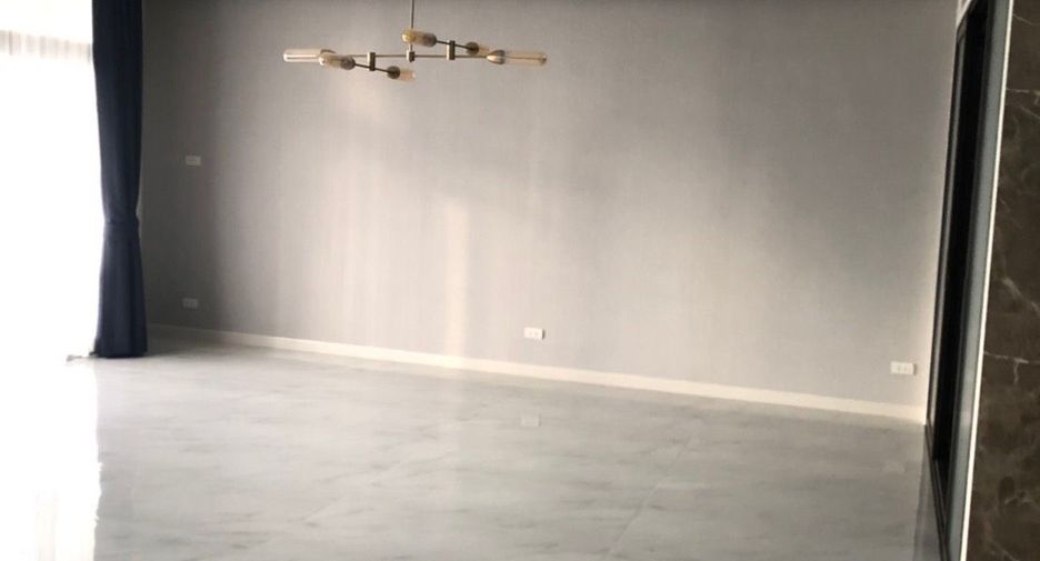 For rent 3 bedrooms condo in Pathum Wan, Bangkok
