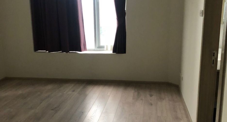 For rent 3 bedrooms condo in Pathum Wan, Bangkok