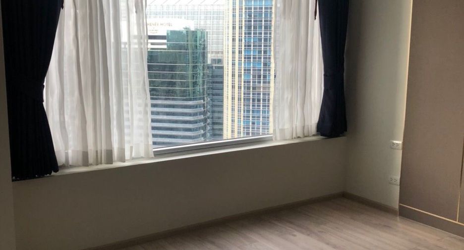 For rent 3 bedrooms condo in Pathum Wan, Bangkok