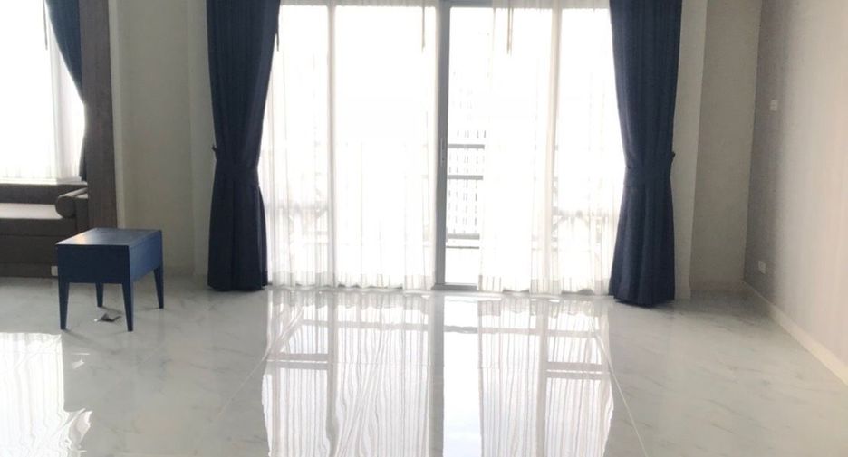 For rent 3 bedrooms condo in Pathum Wan, Bangkok