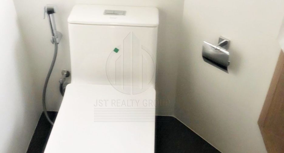 For rent 3 bedrooms condo in Pathum Wan, Bangkok