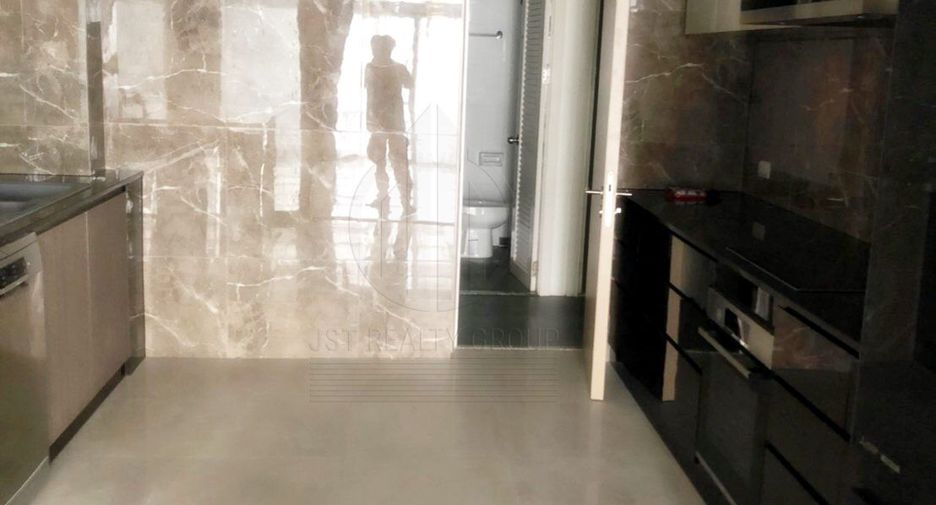 For rent 3 bedrooms condo in Pathum Wan, Bangkok