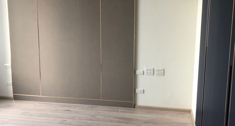 For rent 3 bedrooms condo in Pathum Wan, Bangkok